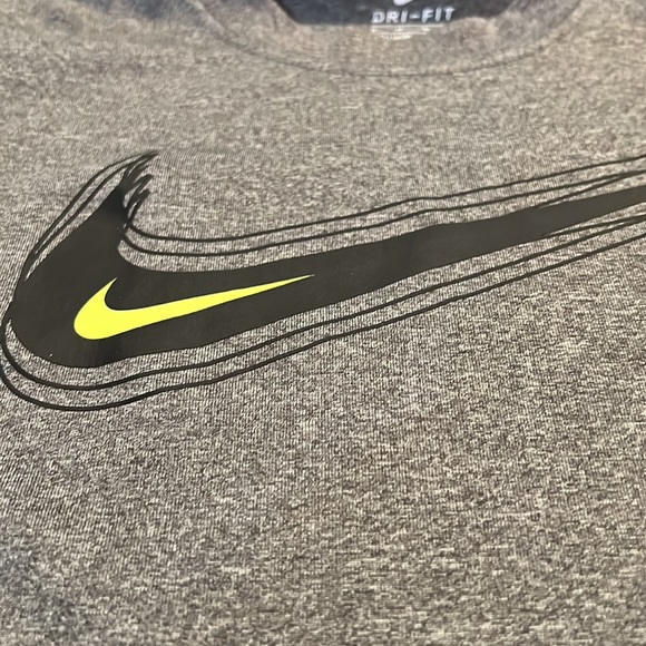 Nike boys 6 medium 5/6 yo dri fit shirt - Picture 3 of 4